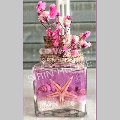 50CC KARE ŞİŞEDE DOĞAL ÇİÇEK DENİZ YILDIZLI MOR JEL MUM HEDİYELİK