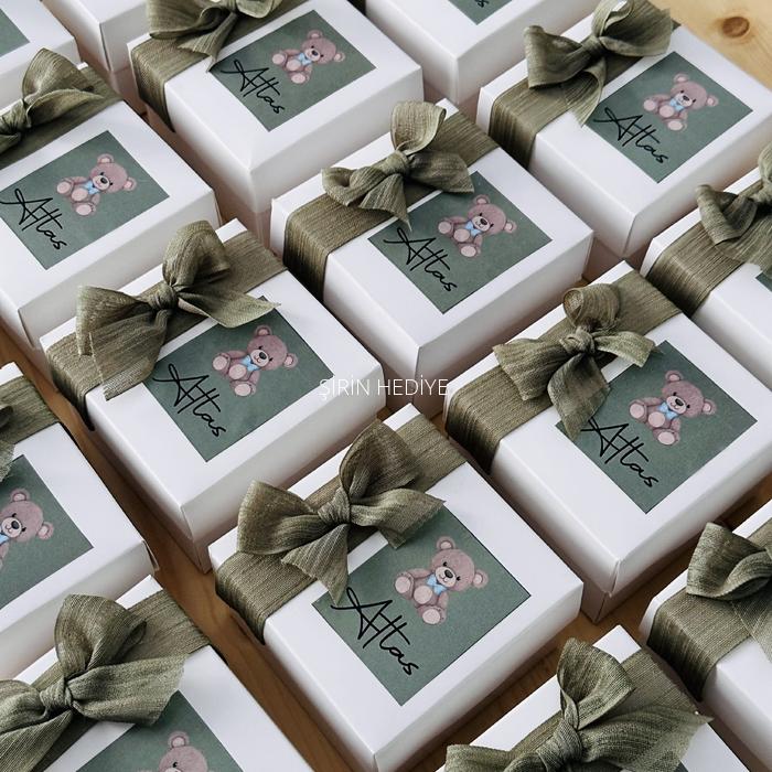 Ahşap Atlı Karınca Şişede Kolonya  İsme Özel Çikolata Pleksi Magnet Seti