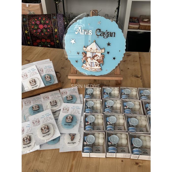 Atlı Karınca Ahşap Figür Şeffaf Boyalı Pleksi Mavi Erkek Bebek Kapı Süsü İsimlik 30x30cm