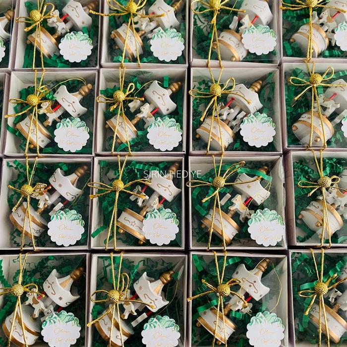 Beyaz Ahşap Atlı Karınca Bebek Doğum Günü Hediyelikleri