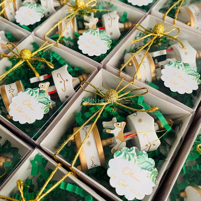 Beyaz Ahşap Atlı Karınca Bebek Doğum Günü Hediyelikleri