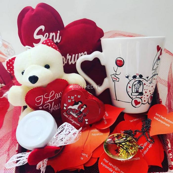 ÇAM ŞİŞEDE SEVGİLİYE ÖZEL AŞK DOLU HEDİYE SEPETİ