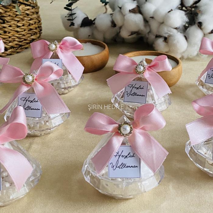 Elmas Şeklinde Mika Kutuda İnci Şekerli Hediyelik