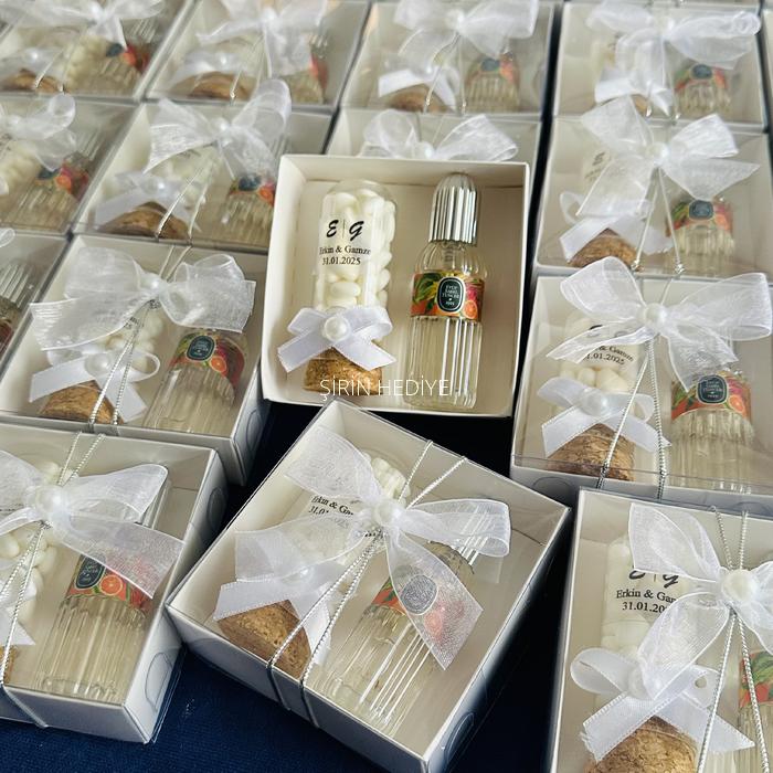 Fanus Şişede Kalp Şeker ve Kolonya Hediyesi 