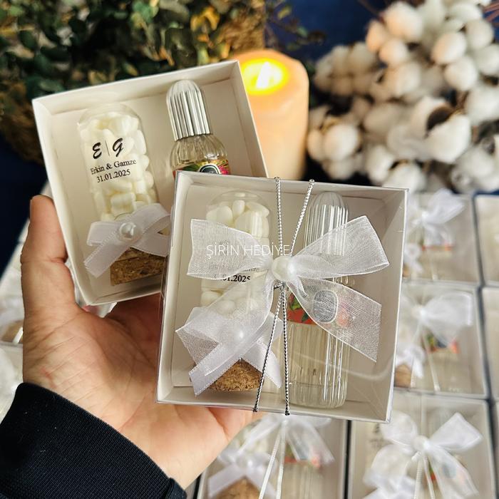 Fanus Şişede Kalp Şeker ve Kolonya Hediyesi 