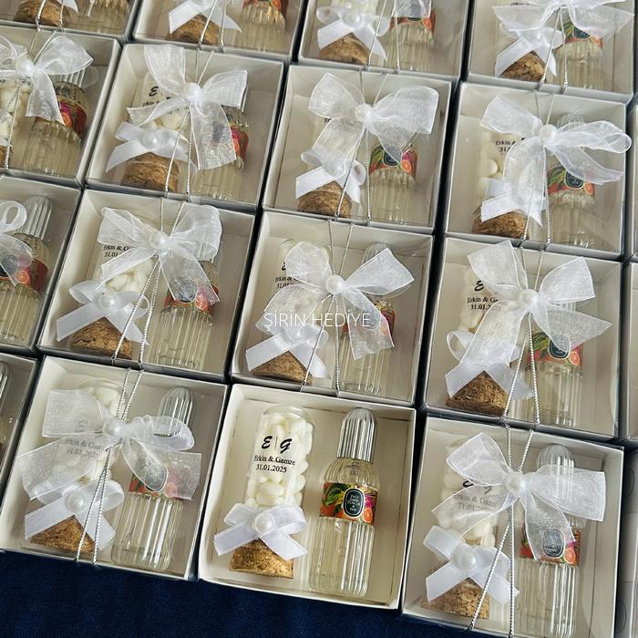 Fanus Şişede Kalp Şeker ve Kolonya Hediyesi 