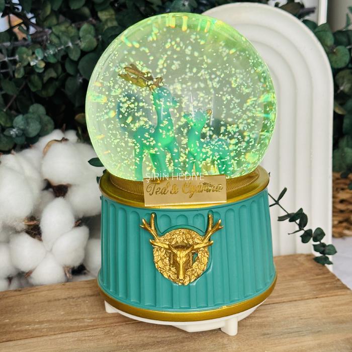 İsme Özel Geyik Işıklı Müzikli Püskürtmeli Kar Küresi Büyük Boy