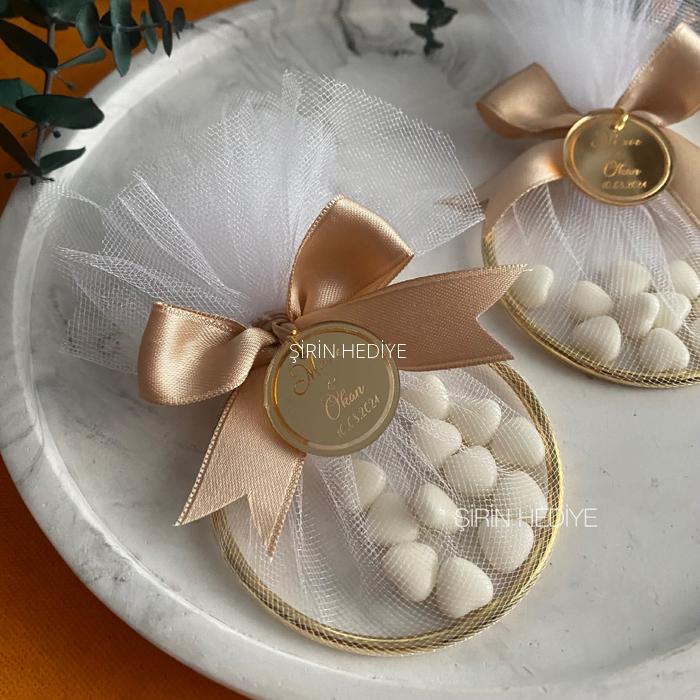 Gold Metal Halka Pleksi Üzerine Yazı Kalp Şekerli Dağıtmalık Hediyelik