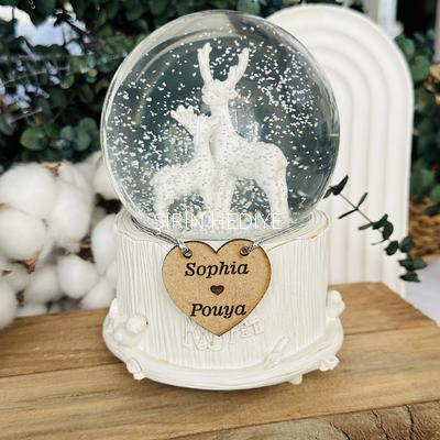 İsme Özel Beyaz Geyik Işıklı Müzikli Püskürtmeli Kar Küresi Büyük Boy