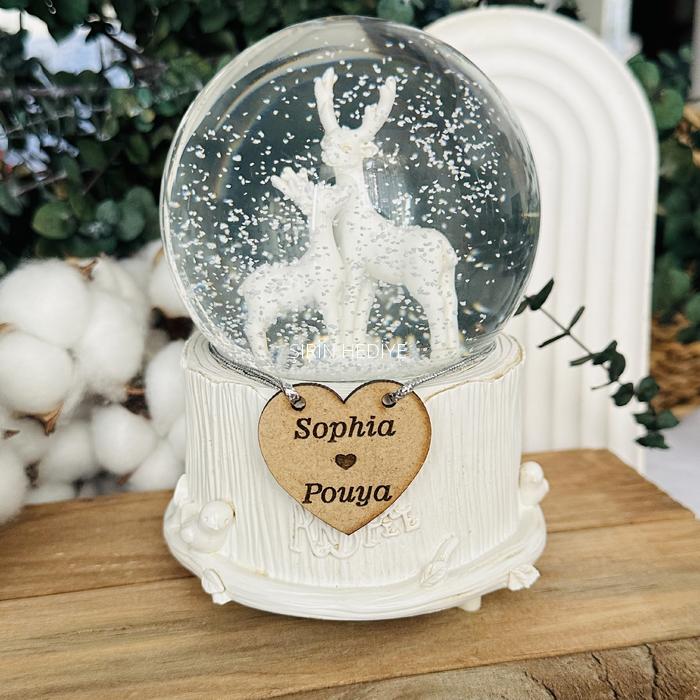 İsme Özel Beyaz Geyik Işıklı Müzikli Püskürtmeli Kar Küresi Büyük Boy