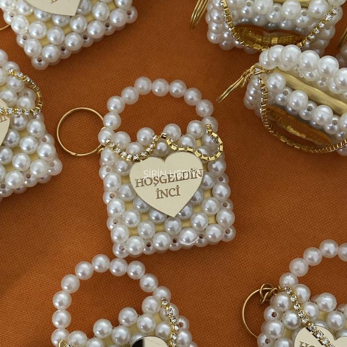 İsme Özel Pleksi Ayna Çikolatalı İnci Çanta Anahtarlık 