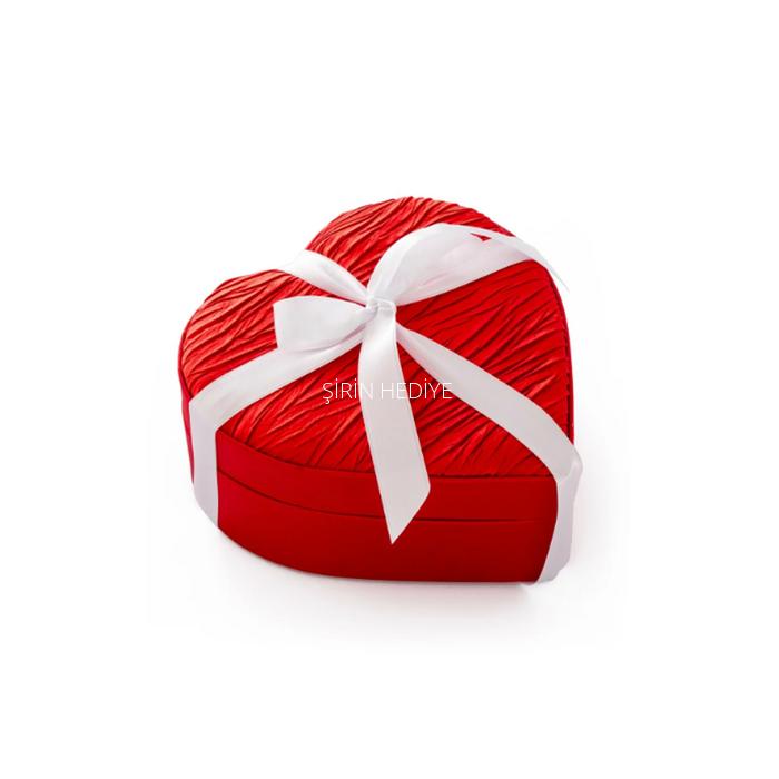 Kalp Kutulu Seni Sevmemin 32 Sebebi Çikolata Hediye Sepeti