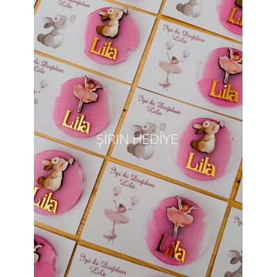 Kart Tasarımlı Pleksi İsim Yazılı Ahşap Figürlü Magnet 