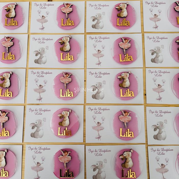 Kart Tasarımlı Pleksi İsim Yazılı Ahşap Figürlü Magnet 