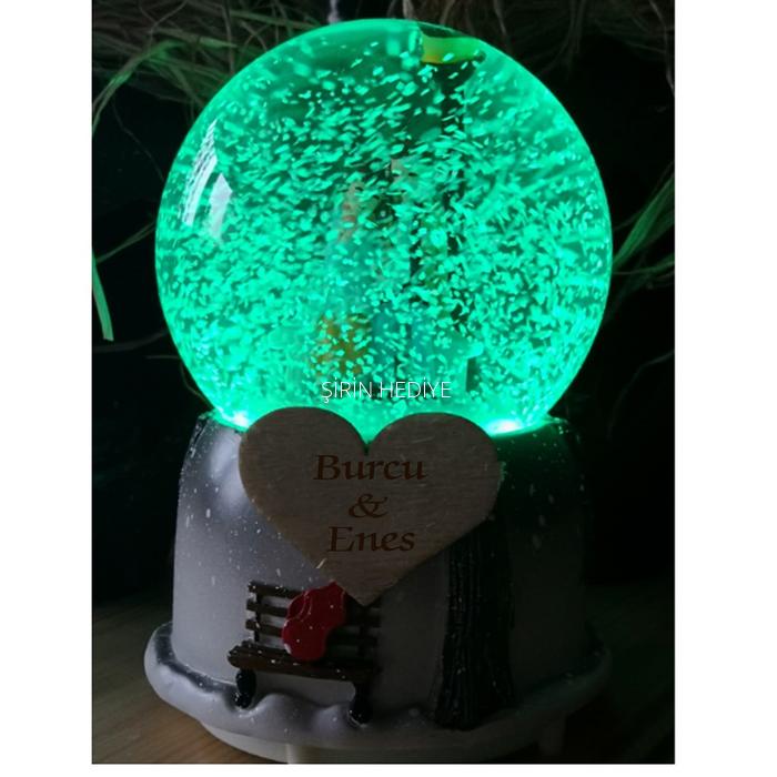 Kişiye Özel Püskürtmeli Işıklı Sevgiliye Hediye Kar Küresi
