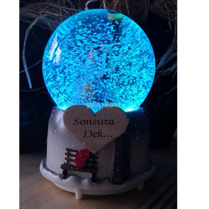 Kişiye Özel Püskürtmeli Işıklı Sevgiliye Hediye Kar Küresi