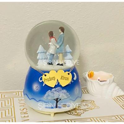 Kişiye Özel Sevgili Temalı Kar Püskürtmeli Işıklı Müzikli Kar Küresi