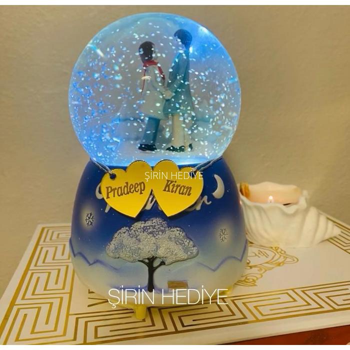Kişiye Özel Sevgili Temalı Kar Püskürtmeli Işıklı Müzikli Kar Küresi