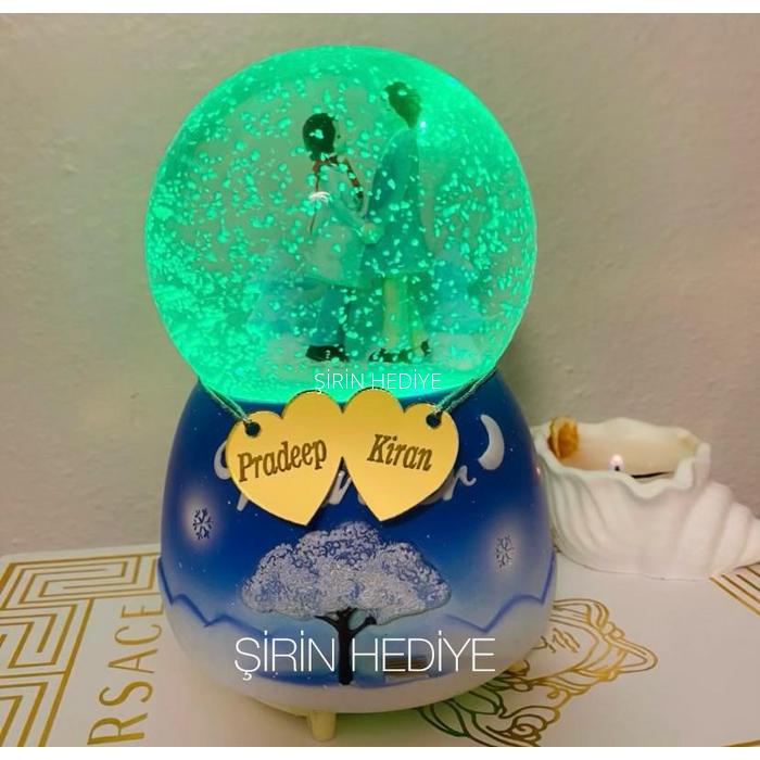 Kişiye Özel Sevgili Temalı Kar Püskürtmeli Işıklı Müzikli Kar Küresi