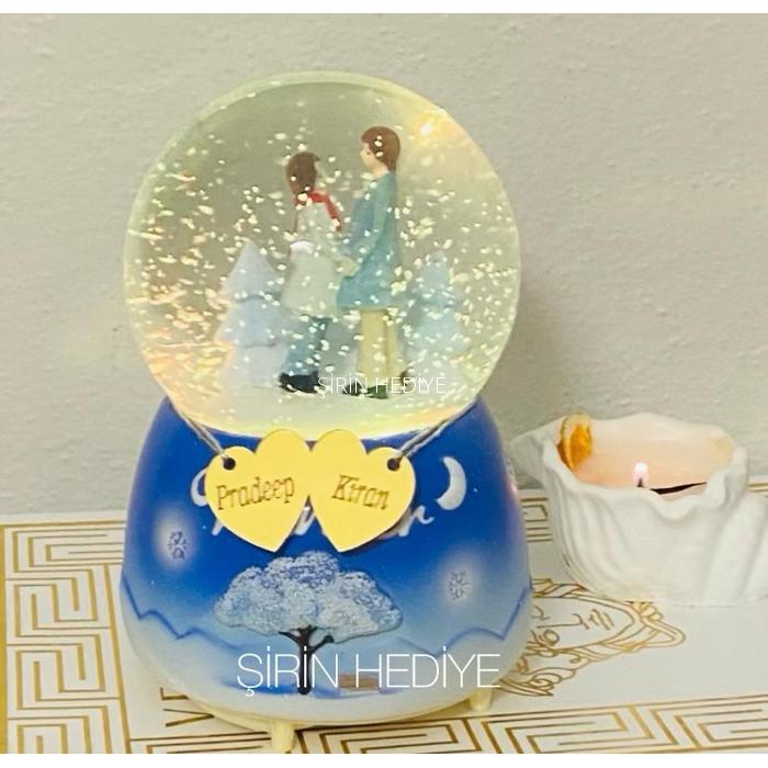 Kişiye Özel Sevgili Temalı Kar Püskürtmeli Işıklı Müzikli Kar Küresi