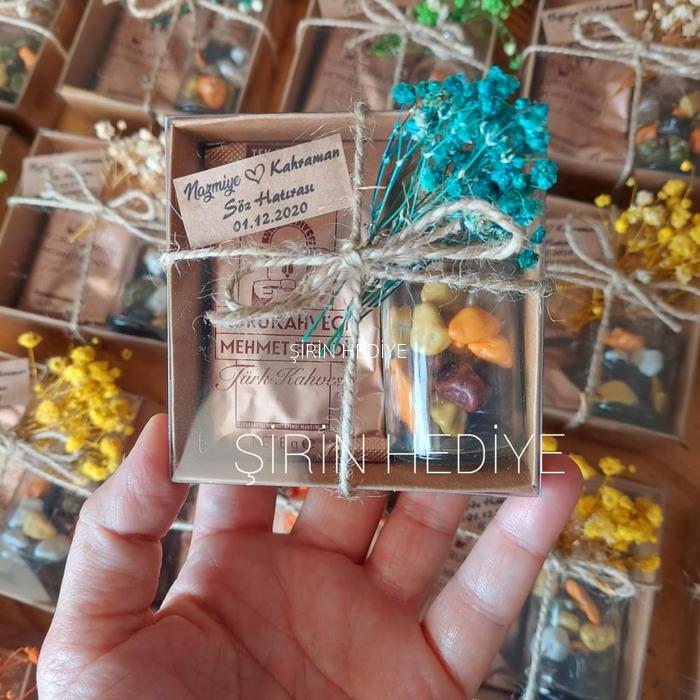 Kraft Kutuda Doğal Çiçekli Nişan Nikah Hediyelikleri
