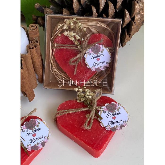 Kutuda Doğal Çiçekli İsminize Özel Kalp Sabun Hediyelikleri