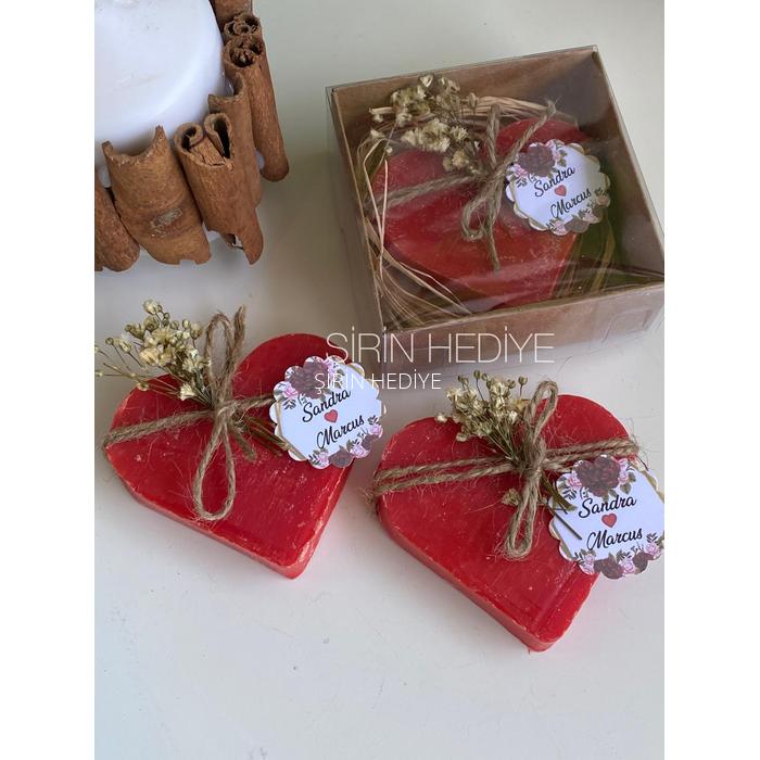 Kutuda Doğal Çiçekli İsminize Özel Kalp Sabun Hediyelikleri