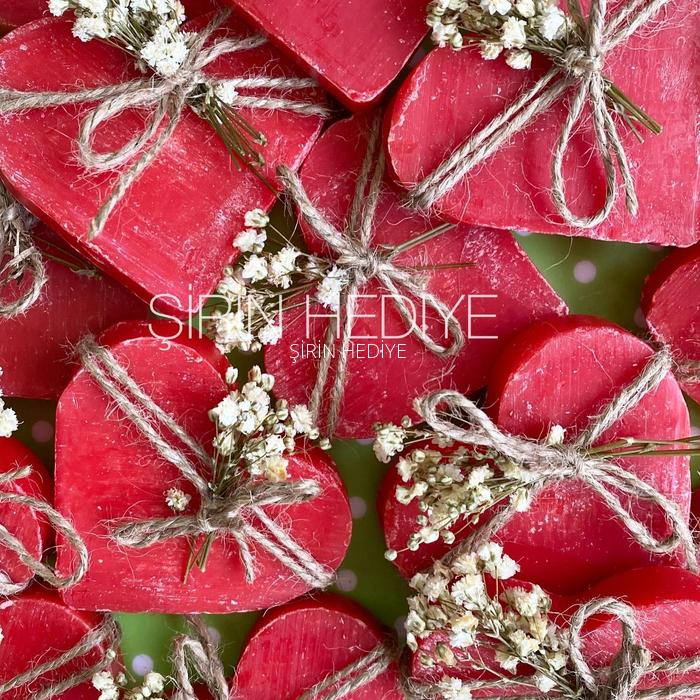 Kutuda Doğal Çiçekli İsminize Özel Kalp Sabun Hediyelikleri