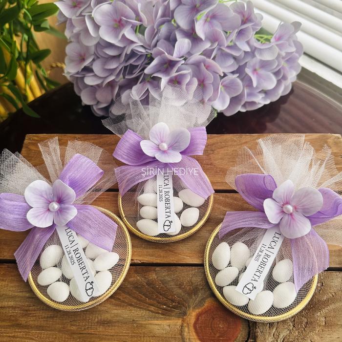 Metal Halka İçinde Çiçekli Badem Şekeri Hediyesi