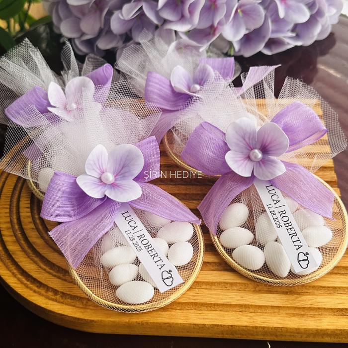 Metal Halka İçinde Çiçekli Badem Şekeri Hediyesi