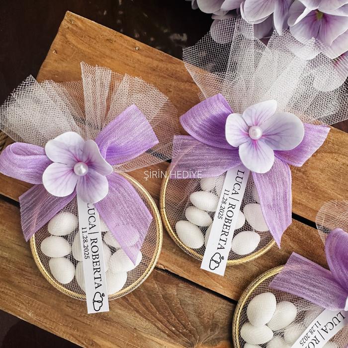 Metal Halka İçinde Çiçekli Badem Şekeri Hediyesi