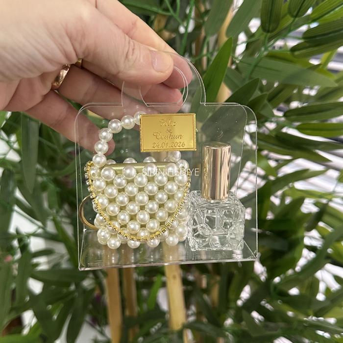 Mika Çanta içinde İnci Anahtarlık, Çikolata, Kristal Şişede Sprey Kolonya Seti