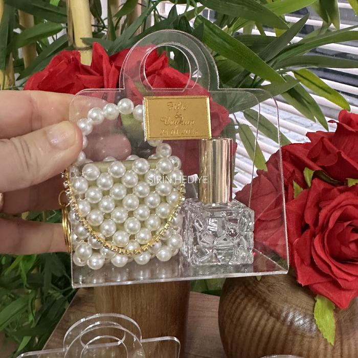 Mika Çanta içinde İnci Anahtarlık, Çikolata, Kristal Şişede Sprey Kolonya Seti