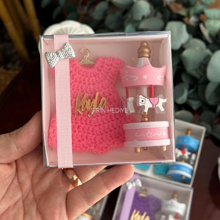 Örgü Mini Elbise Magnet ve Ahşap Atlı Karınca Hediyelikleri