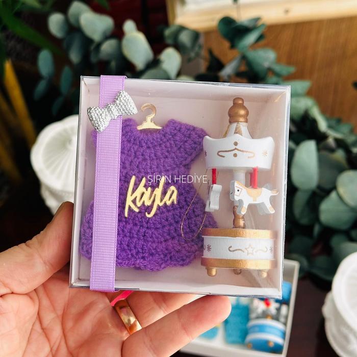 Örgü Mini Elbise Magnet ve Ahşap Atlı Karınca Hediyelikleri