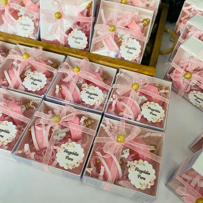 Pembe Ahşap Atlı Karınca Bebek Doğum Günü Hediyelikleri