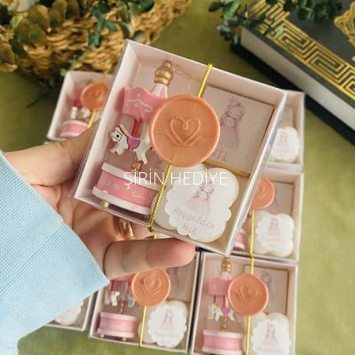 Pembe Atlı Karınca Küçük Kız Etiketli Mum Çikolata Doğum Günü Hediyesi