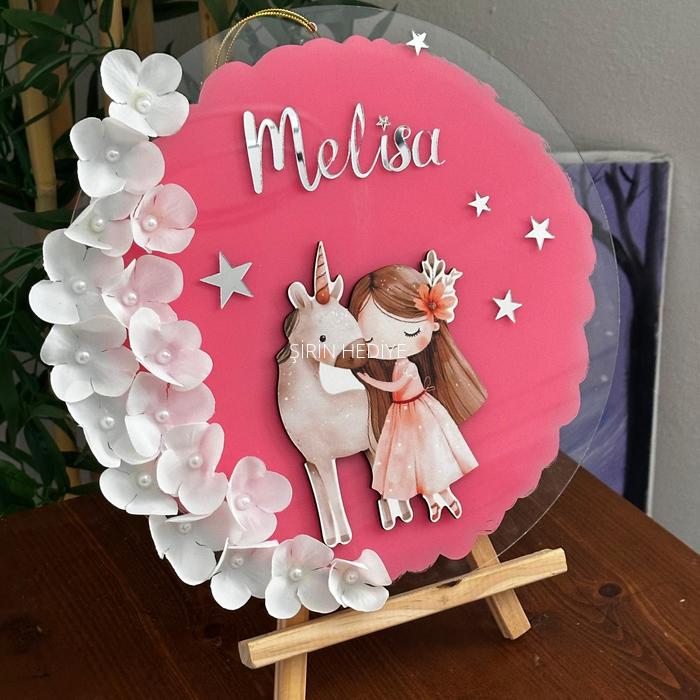 Şeffaf Boyalı Pleksi Pembe Kız Bebek Kapı Süsü İsimlik 30x30cm