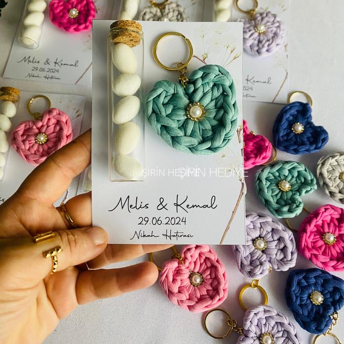 Tüp Şişede Badem Şekeri Ve El Yapımı Kalp Model Anahtarlık Düğün Hediyelikleri