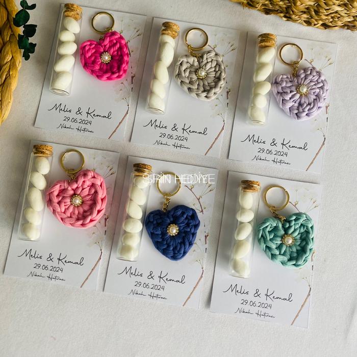 Tüp Şişede Badem Şekeri Ve El Yapımı Kalp Model Anahtarlık Düğün Hediyelikleri