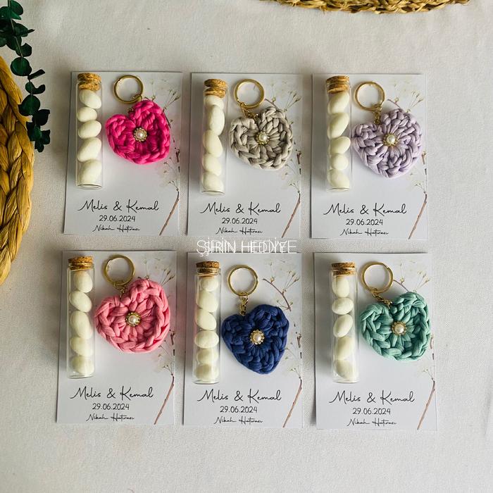 Tüp Şişede Badem Şekeri Ve El Yapımı Kalp Model Anahtarlık Düğün Hediyelikleri