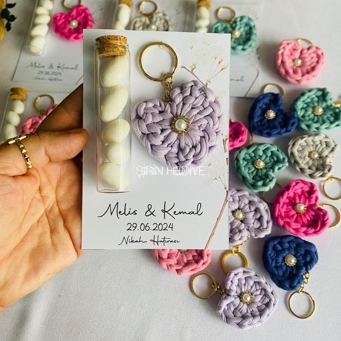 Tüp Şişede Badem Şekeri Ve El Yapımı Kalp Model Anahtarlık Düğün Hediyelikleri