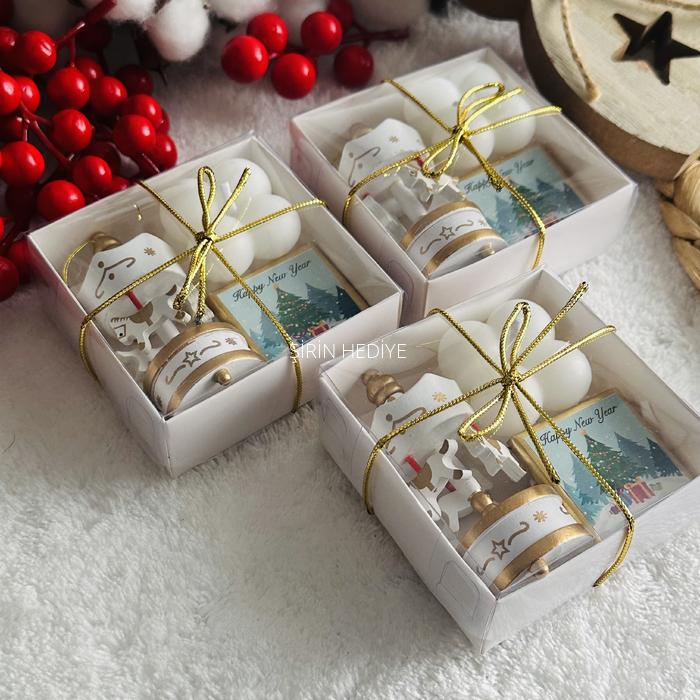 Yeni Yıl Temalı Ahşap Atlı Karınca Mum Çikolata Set